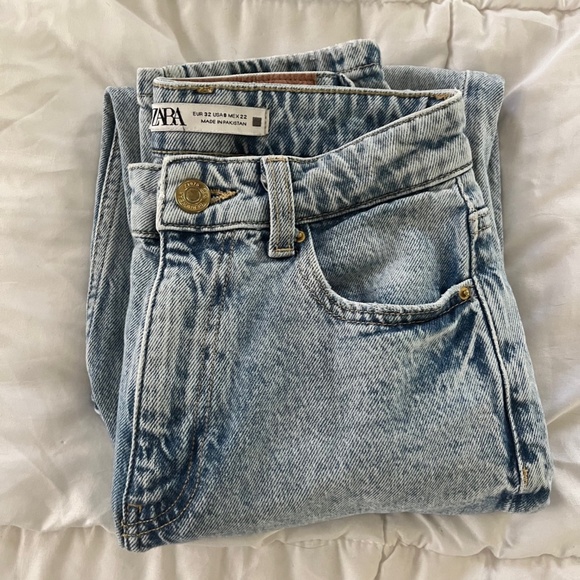 Zara Denim - ZARA light wash mom jeans size 0